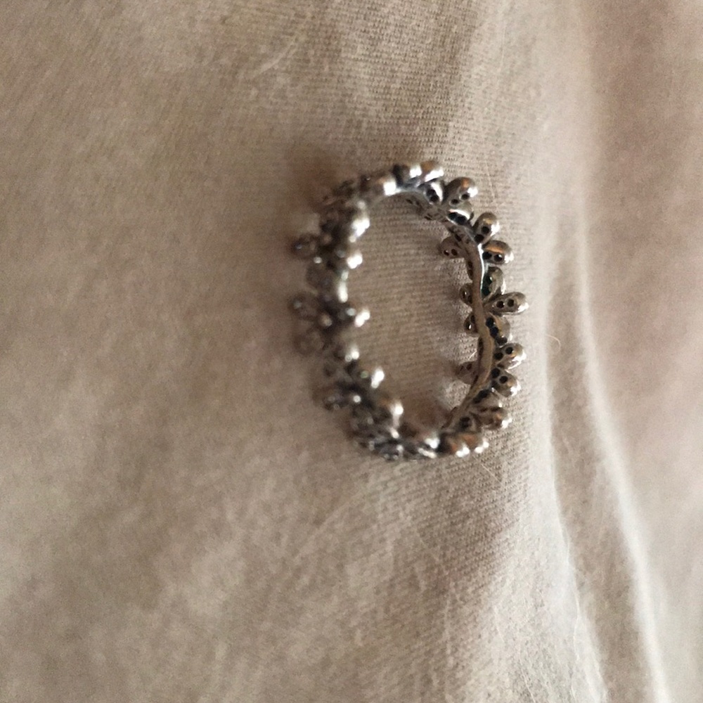 Beautiful, pandora flower ring 🌸
